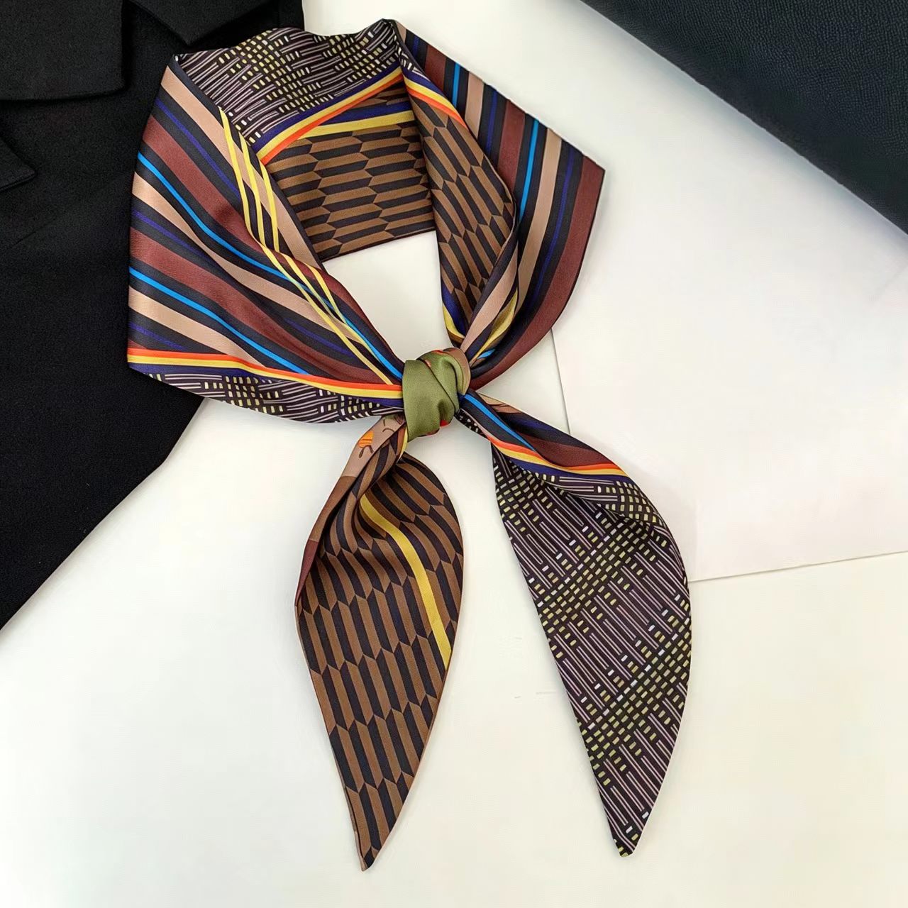 Silk Neck Scarf - Syal Sutra Mewah Motif Cetak, Pita