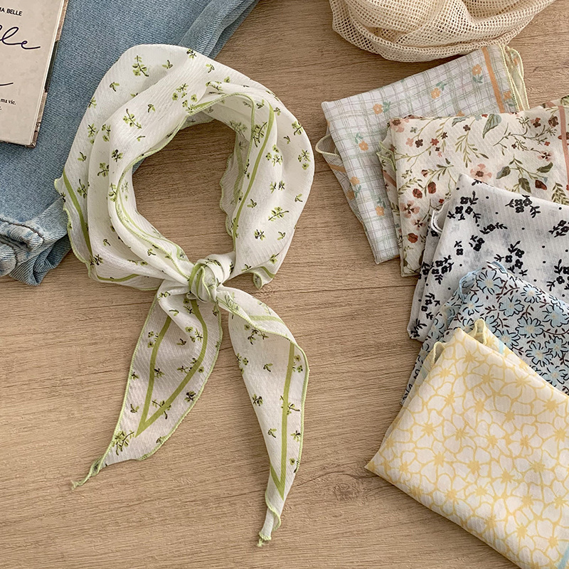 Ascot Neck Scarf - Syal Segitiga Bunga Kecil Artistik Ringan