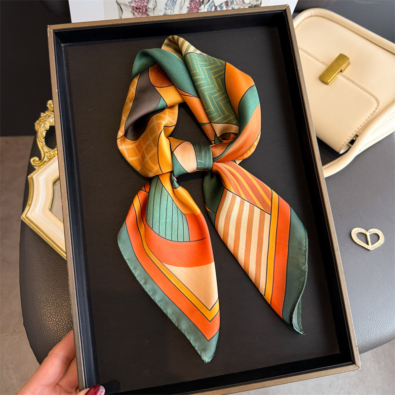 Scarf Silk Square - Syal Segi Empat Sutra Motif Geometris